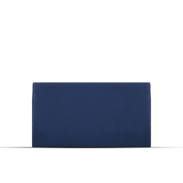 Kiiwi – A stylish clutch bag with a sleek design, crafted for formal events and elegant gatherings in Pakistan.