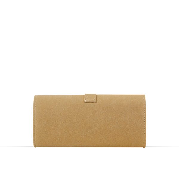 Sonata – A sleek clutch bag featuring minimalist style, crafted for formal gatherings and elegant occasions in Pakistan.